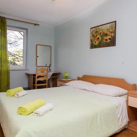 Dolores Apartment *